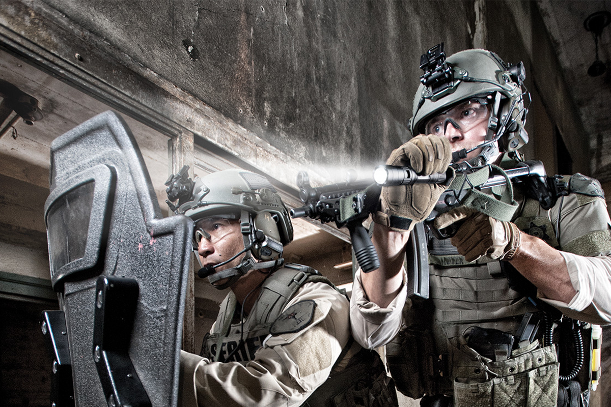 Lanterna Tática Militar: O Guia Completo Para Escolher e Usar