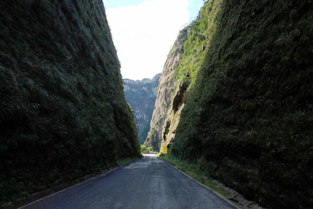 Trilhas Off-Road no Brasil: Os Destinos Mais Desafiadores para Aventureiros